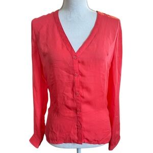 Guess v neck button up blouse size XS
New with tag